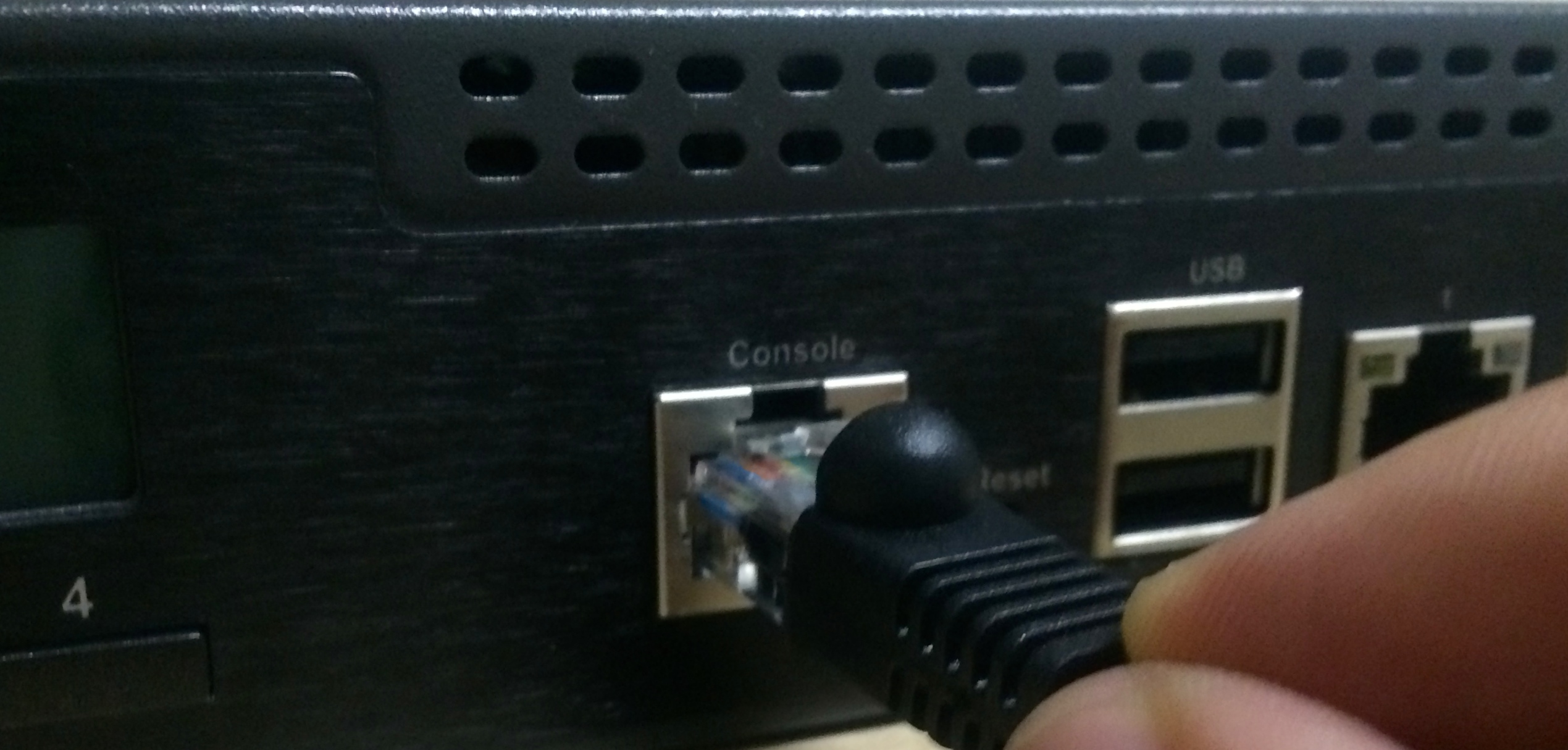 ServerU Console Port